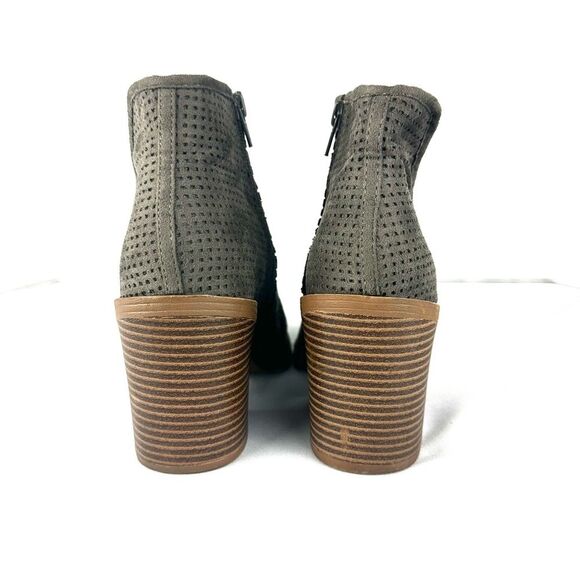 SODA Grey Faux Suede Chunky Heel Ankle Bootie Sz 7.5 - Picture 6 of 11